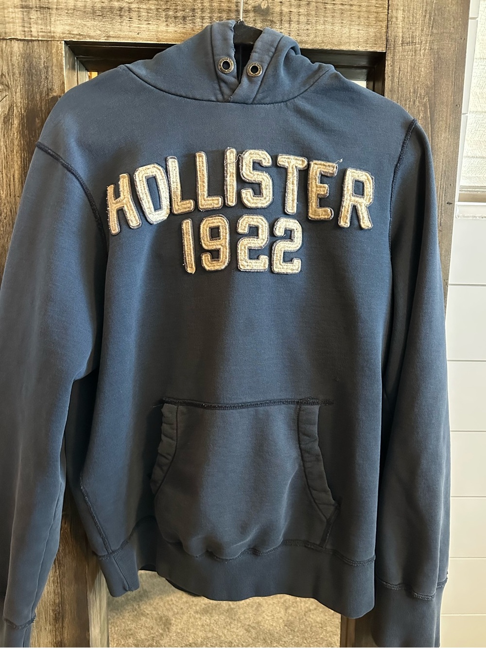 Hollister 1922 Navy Blue Hoodie Size Large Applique Logo Pullover Sweatshirt